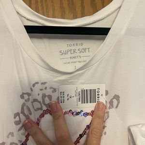 Torrid new with tag super soft sequin lightening bolt t-shirt size 1